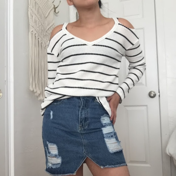 ❗️Three Left❗️NWT V-Neck Stripe Long Sleeve - Picture 5 of 5